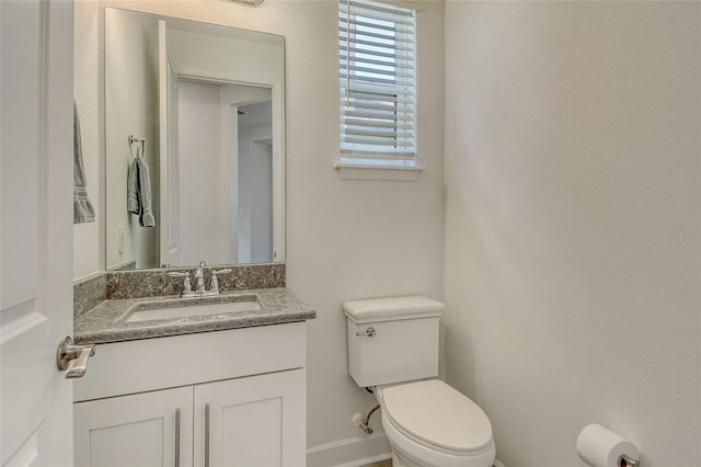 5475 Summit Gln, Bradenton, FL 34203 - half bathroom featuring toilet, vanity, and baseboards