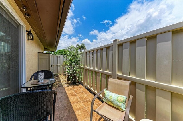 3213 Mercer Rd, Bradenton, FL 34207 - balcony featuring a patio area