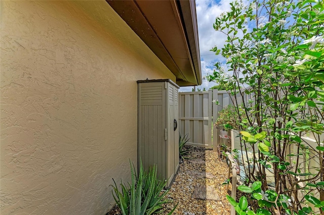 3213 Mercer Rd, Bradenton, FL 34207 - view of side of home with stucco siding