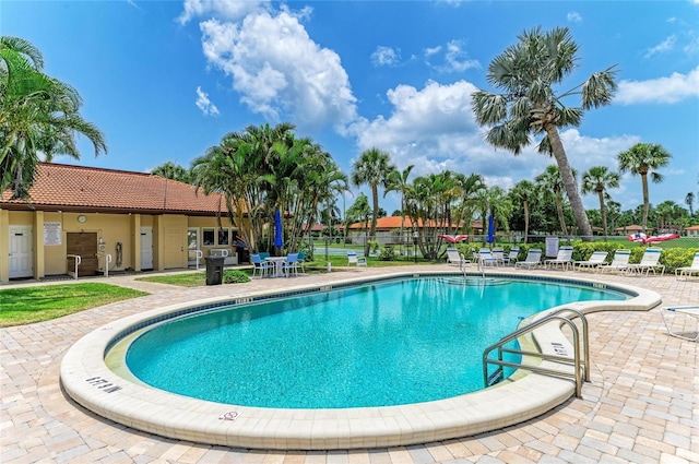 3213 Mercer Rd, Bradenton, FL 34207 - community pool with a patio area