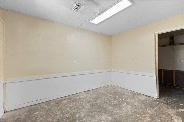 6406 Lincoln Rd, Bradenton, FL 34203 - spare room featuring concrete floors