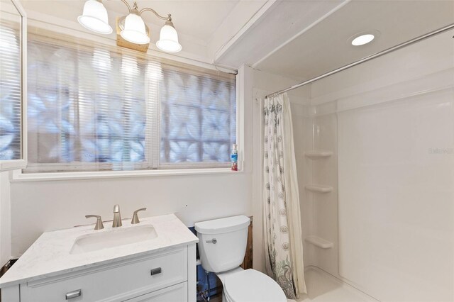6406 Lincoln Rd, Bradenton, FL 34203 - bathroom with a shower with curtain and vanity