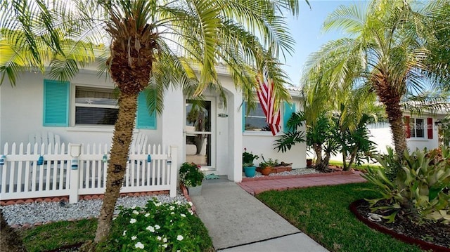 594 Spanish Dr S, Longboat Key, FL 34228 - view of exterior entry featuring stucco siding