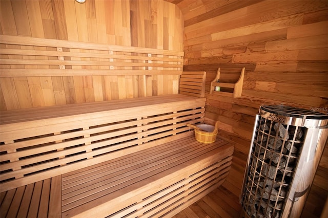 6713 Taneytown St, North Port, FL 34291 - relaxing sauna with wood walls