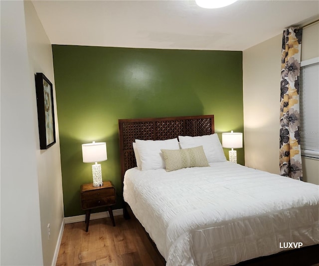 2124 N Tamiami Trl Unit 108, Sarasota, FL 34234 - bedroom with wood finished floors and baseboards