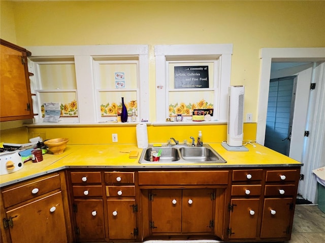 1019 10th Ave W, Bradenton, FL 34205 - kitchen featuring a sink and light countertops