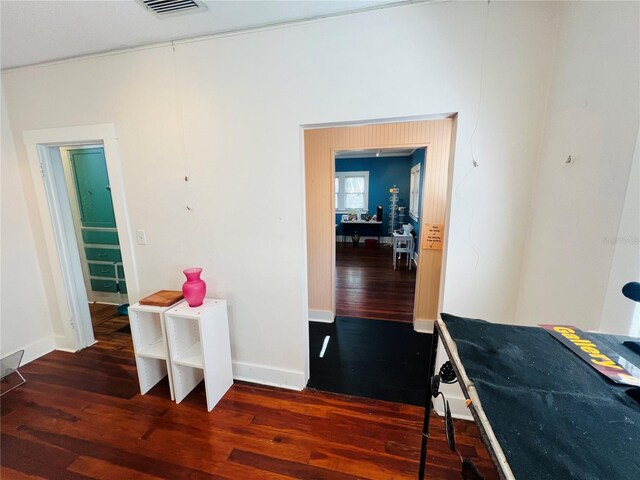 1019 10th Ave W, Bradenton, FL 34205 - hallway featuring wood finished floors and baseboards