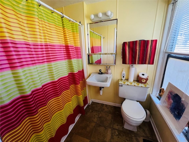 1019 10th Ave W, Bradenton, FL 34205 - full bath featuring toilet, a sink, a shower with shower curtain, and tile patterned flooring