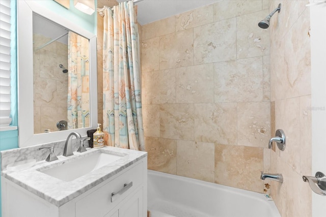 1723 Laramie St, Sarasota, FL 34231 - full bath featuring shower / tub combo and vanity