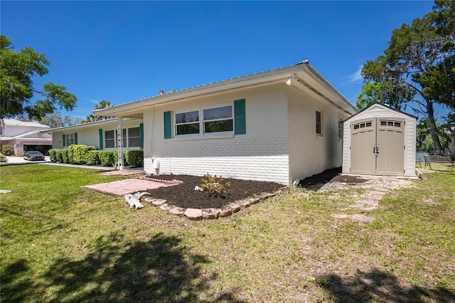 3861 N Ringdove Pt, Crystal River, FL 34428 - back of property with a lawn and brick siding