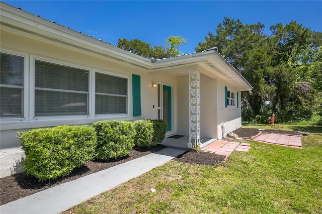 3861 N Ringdove Pt, Crystal River, FL 34428 - property entrance with a lawn and stucco siding