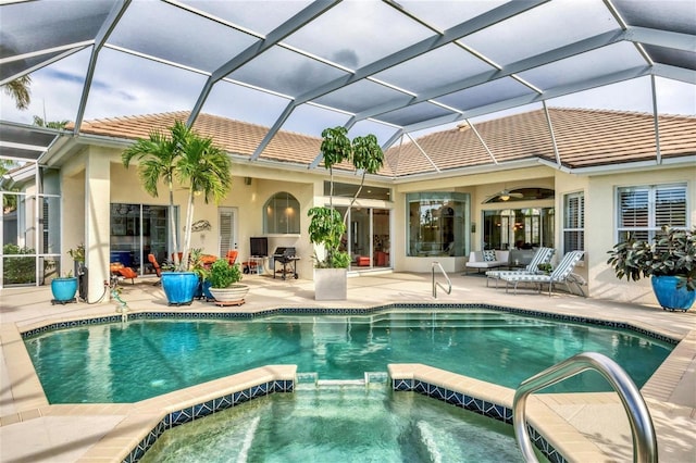 7214 Marlow Pl, University Park, FL 34201 - view of pool featuring a patio, a pool with connected hot tub, and a ceiling fan