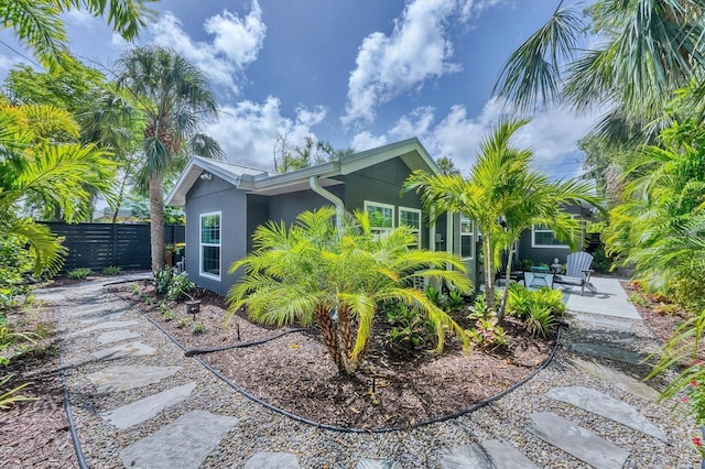 1919 Laurel St, Sarasota, FL 34236 - view of property exterior with stucco siding and a patio area