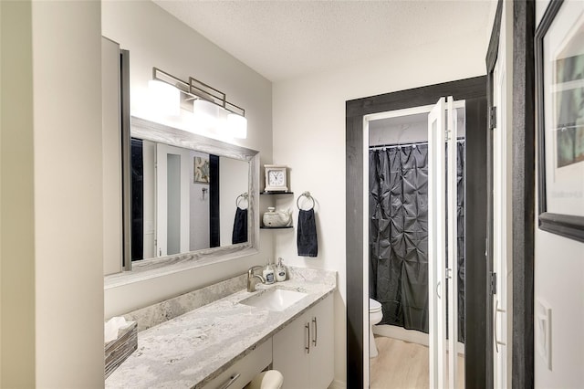 6024 28th St W, Bradenton, FL 34207 - full bathroom featuring vanity, a textured ceiling, wood finished floors, and a shower with curtain