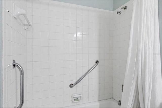 2740 Orchid Oaks Dr Unit 304, Sarasota, FL 34239 - full bath featuring shower / bathtub combination with curtain