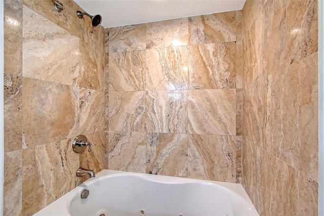 1203 Lyric Ln, Sarasota, FL 34242 - bathroom featuring a whirlpool tub