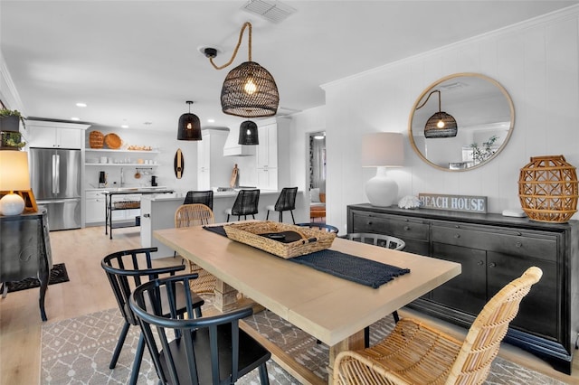 404 Bayshore Rd, Nokomis, FL 34275 - dining room featuring light wood finished floors, crown molding, and recessed lighting