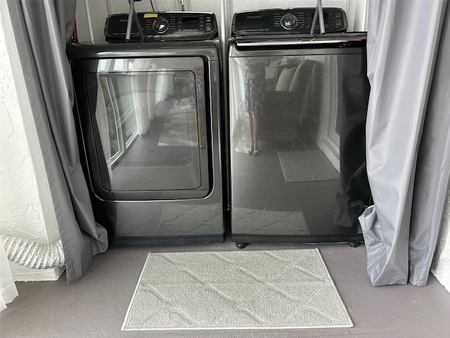 3272 Lake Bayshore Dr Unit 515, Bradenton, FL 34205 - washroom featuring independent washer and dryer