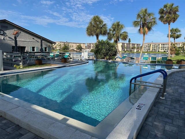 3272 Lake Bayshore Dr Unit 515, Bradenton, FL 34205 - view of community pool