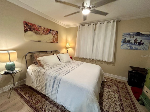 3272 Lake Bayshore Dr Unit 515, Bradenton, FL 34205 - bedroom featuring baseboards, crown molding, and ceiling fan