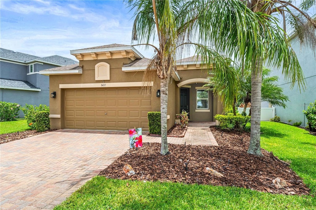 8437 Nandina Dr, Sarasota, FL 34240 - photo 1