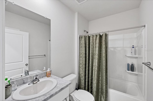 2105 Grand Flora Trl, Bradenton, FL 34208 - full bathroom featuring toilet, shower / bath combination with curtain, and vanity