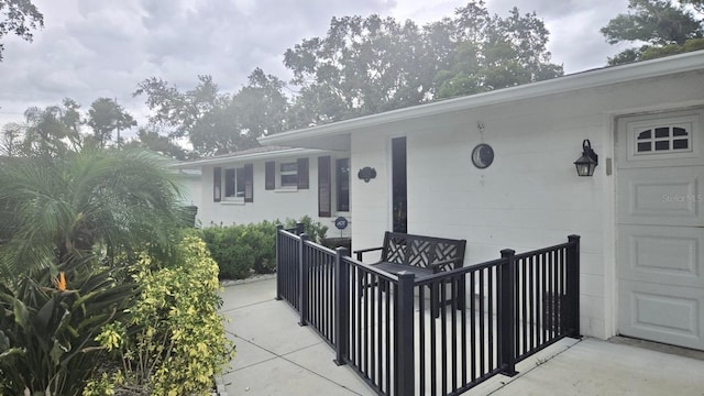 5325 Murdock Ave, Sarasota, FL 34231 - entrance to property featuring an attached garage