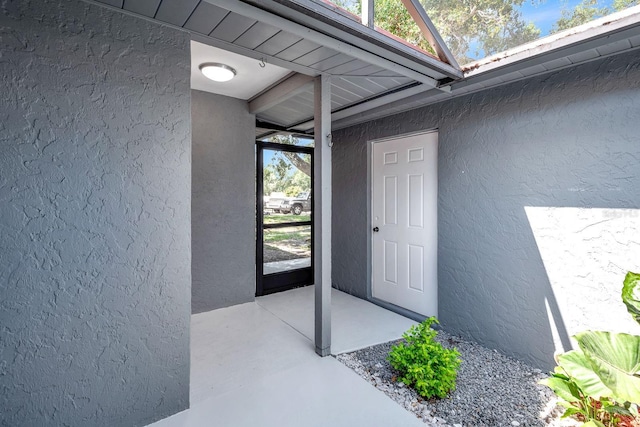 5192 Cedar Hammock Ln, Sarasota, FL 34232 - entrance to property featuring stucco siding