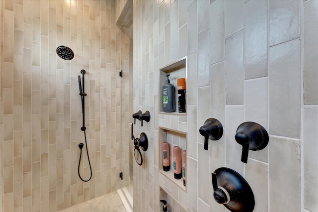 3574 Recurve Cir, Sarasota, FL 34240 - bathroom with tiled shower