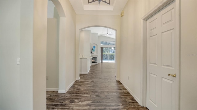 6213 Willet Ct, Lakewood Ranch, FL 34202 - hall with arched walkways, dark wood-style floors, and baseboards