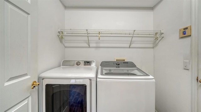 6213 Willet Ct, Lakewood Ranch, FL 34202 - laundry area featuring separate washer and dryer