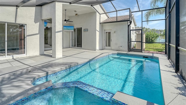 6213 Willet Ct, Lakewood Ranch, FL 34202 - view of pool with a patio area, ceiling fan, a pool with connected hot tub, and a lanai