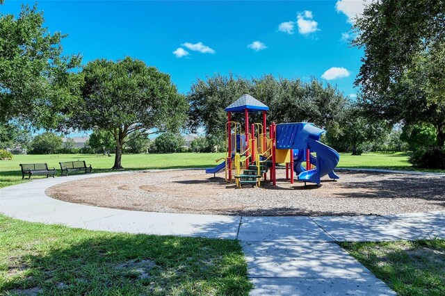6213 Willet Ct, Lakewood Ranch, FL 34202 - community play area featuring a yard