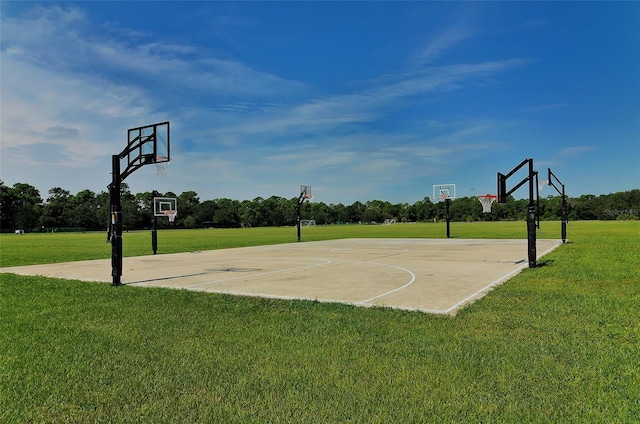 6213 Willet Ct, Lakewood Ranch, FL 34202 - view of sport court with community basketball court and a yard