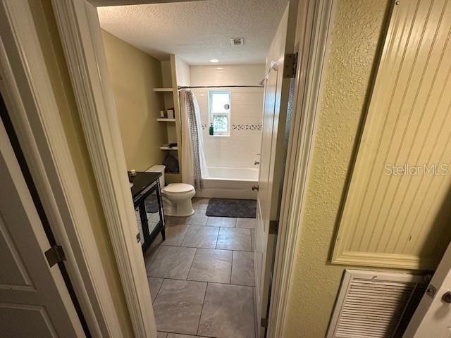 2094 Penn Dr, Deland, FL 32724 - bathroom featuring toilet, a textured ceiling, shower / bath combination with curtain, vanity, and a textured wall