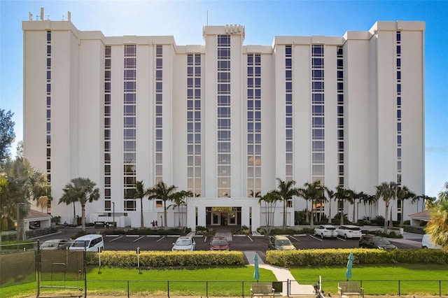 2425 Gulf Of Mexico Dr Unit 14B, Longboat Key, FL 34228 - view of building exterior with uncovered parking