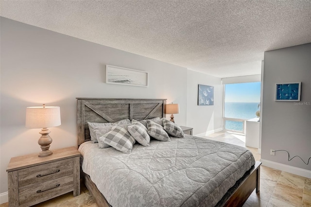 2425 Gulf Of Mexico Dr Unit 14B, Longboat Key, FL 34228 - bedroom featuring baseboards and a textured ceiling
