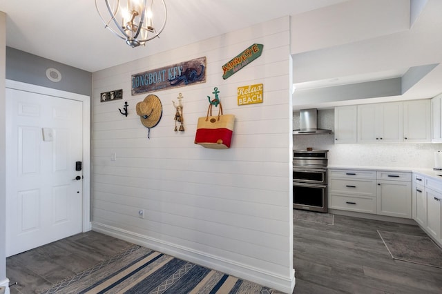 1445 Gulf Of Mexico Dr Unit 203, Longboat Key, FL 34228 - mudroom featuring dark wood finished floors and a chandelier