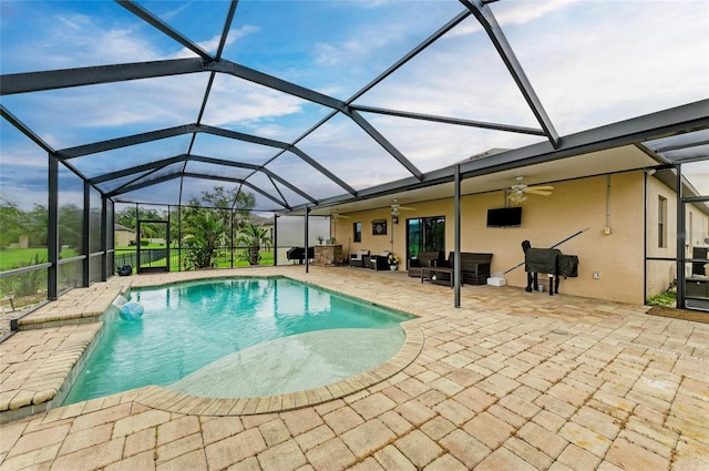7410 61st St E, Palmetto, FL 34221 - outdoor pool featuring a ceiling fan, a patio, an outdoor hangout area, and a lanai