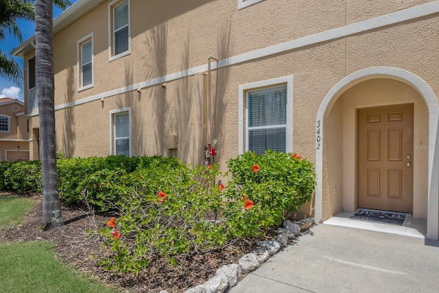3402 Parkridge Cir, Sarasota, FL 34243 - property entrance featuring stucco siding