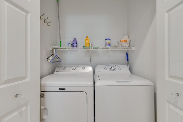 3402 Parkridge Cir, Sarasota, FL 34243 - washroom featuring independent washer and dryer