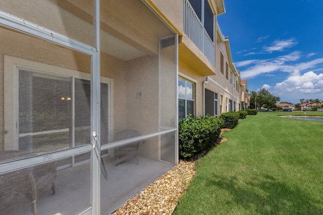 3402 Parkridge Cir, Sarasota, FL 34243 - view of green lawn featuring a residential view
