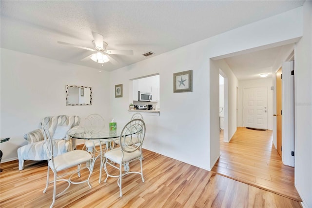 7926 Woodpointe Ct Unit 29, Sarasota, FL 34238 - dining area featuring light wood-style flooring and ceiling fan