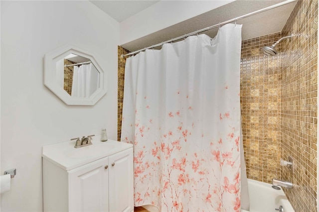 7926 Woodpointe Ct Unit 29, Sarasota, FL 34238 - bathroom with vanity and shower / bath combination with curtain