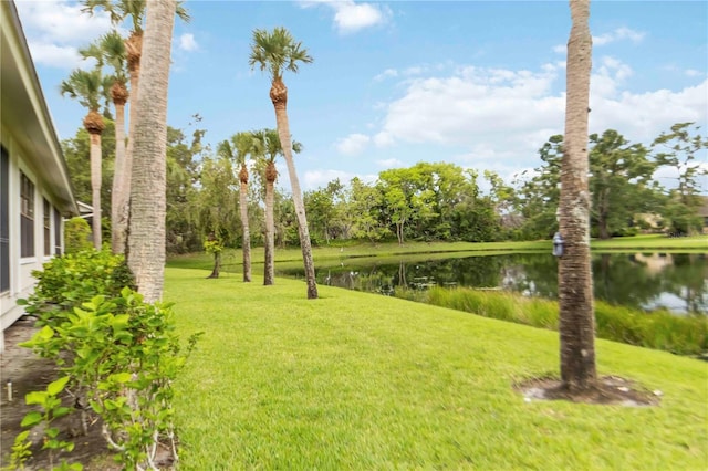 7926 Woodpointe Ct Unit 29, Sarasota, FL 34238 - view of green lawn featuring a water view