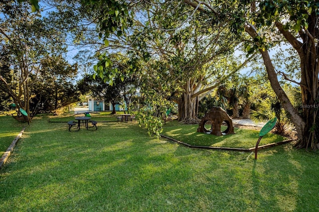 715 Fontana Ln, Bradenton, FL 34209 - view of green lawn