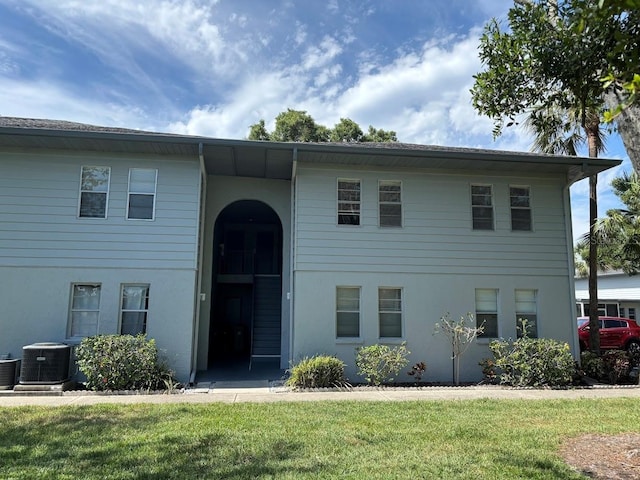 10800 N US Highway 19 Unit 237, Pinellas Park, FL 33782 - view of front of home featuring central AC, a front yard, and stucco siding