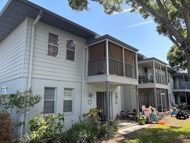 10800 N US Highway 19 Unit 237, Pinellas Park, FL 33782 - back of property with stucco siding and a patio area