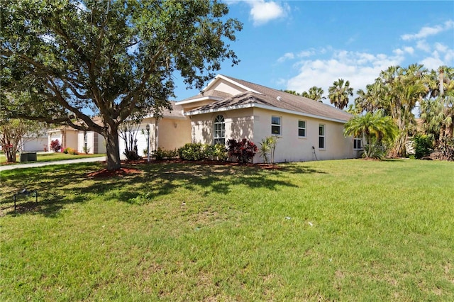 2662 6th Ct E, Ellenton, FL 34222 - view of front of home featuring stucco siding, a front yard, and a garage