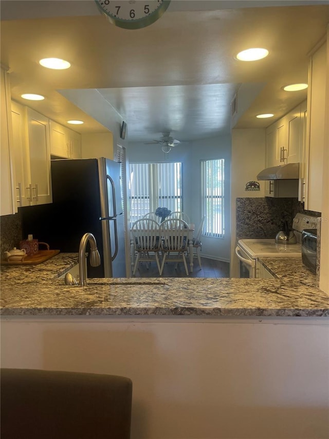 4520 47th Ave W Unit 103, Bradenton, FL 34210 - kitchen with stove, under cabinet range hood, a ceiling fan, white cabinetry, and recessed lighting